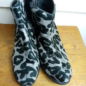 DOOBALLO ANKLE BOOTS SIZE 11 ANIMAL PRINT WOMEN